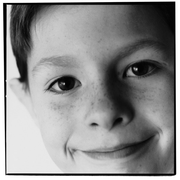 少年图片-人物图 雀斑 大眼睛 微笑 ,人物,少年