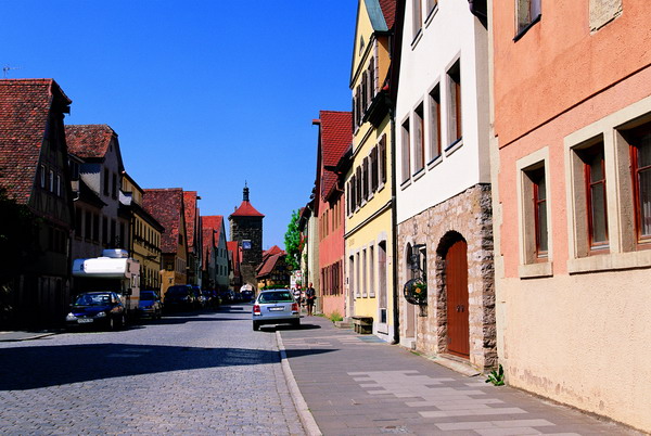 德国风情图片-世界风光图 房子 车子 好天气,世