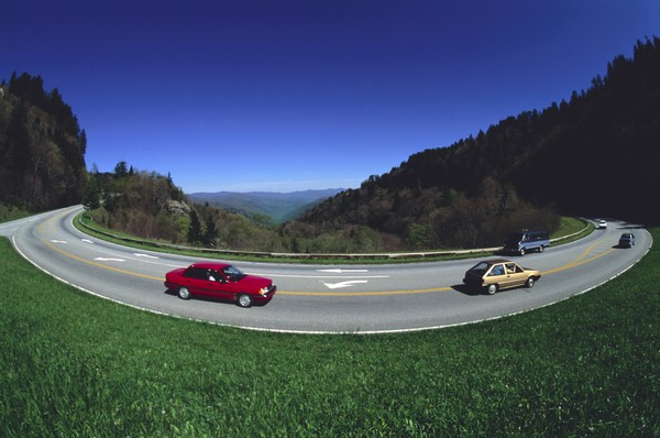 道路图片-风景图+拐弯