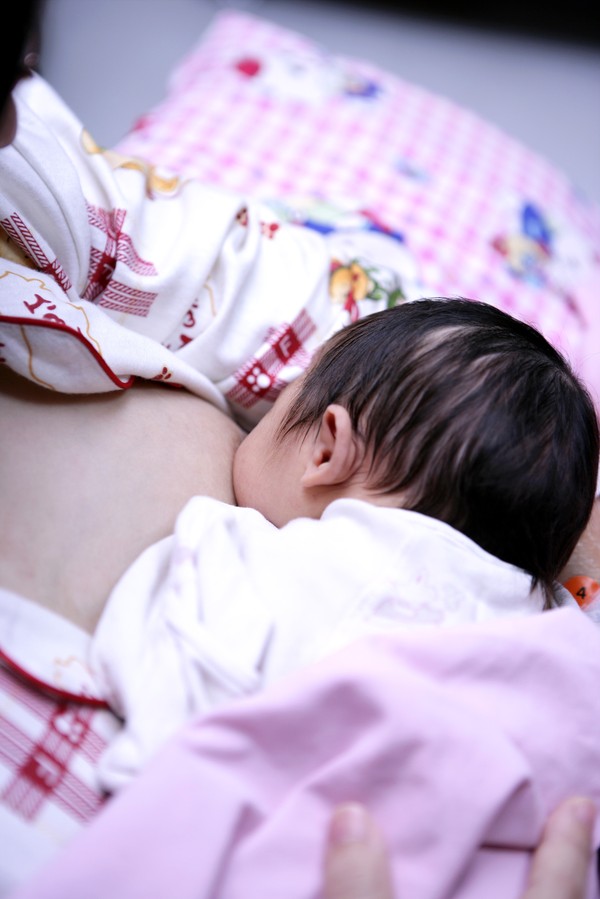 小孩子吃奶的时候能<em>染头发吗</em>?-