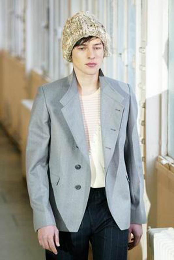 巴黎2004男装冬季发布会图片-服装设计图 帽子