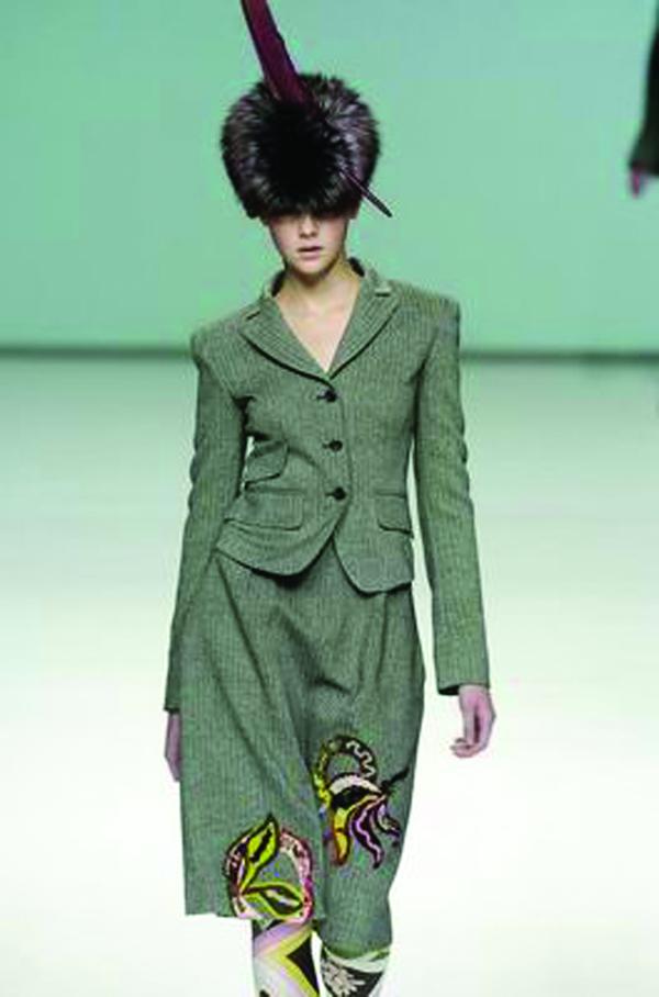 米兰2004女装秋冬新品发布会图片-服装设计图