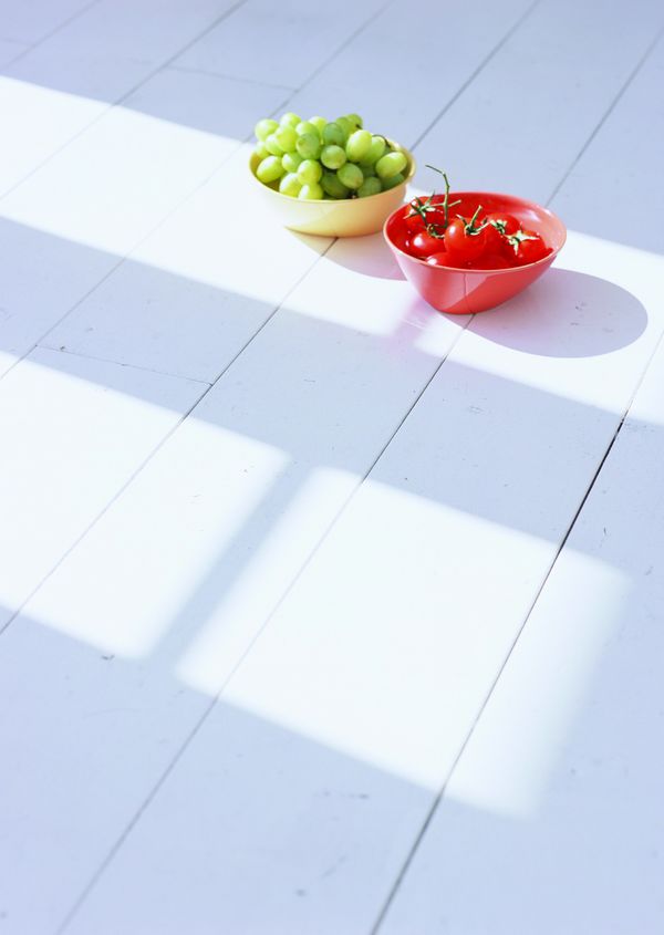 写意生活图片-休闲生活图 番茄 提子 地面砖,休