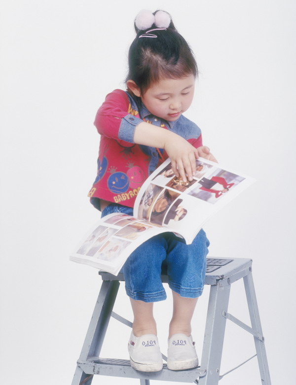 可爱幼童图片-人物图 画册 翻页 高架椅 乖孩子