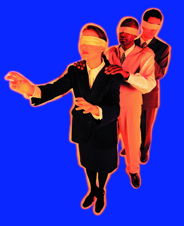 生意偶意图片-商业金融图 玩游戏 蒙眼睛 排列