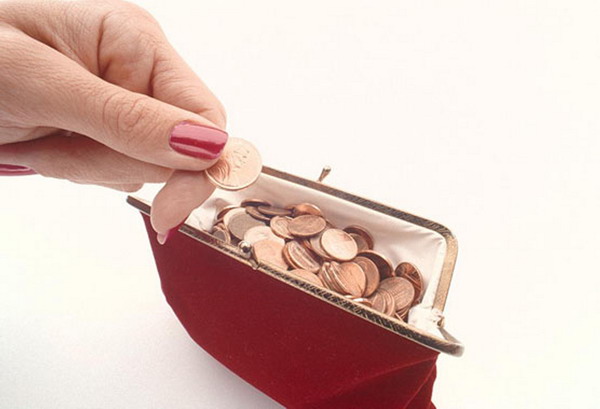 金钱交易图片-金融图 钱包 女人 硬币 储蓄 积蓄
