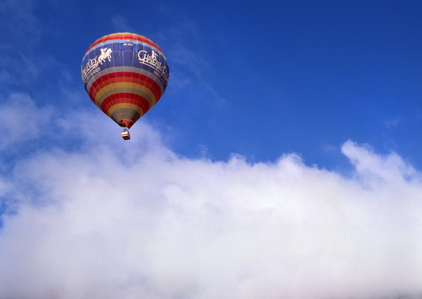 白云图片-自然风景图 蓝天 白云 热气球 飞升,自