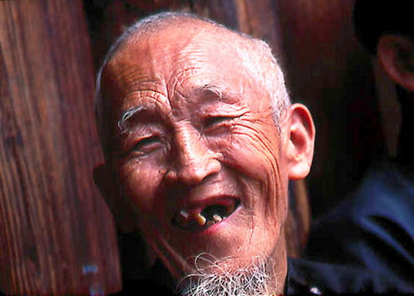 老头家伙图片_少女的初次给了老头_老头图片_年轻 ...
