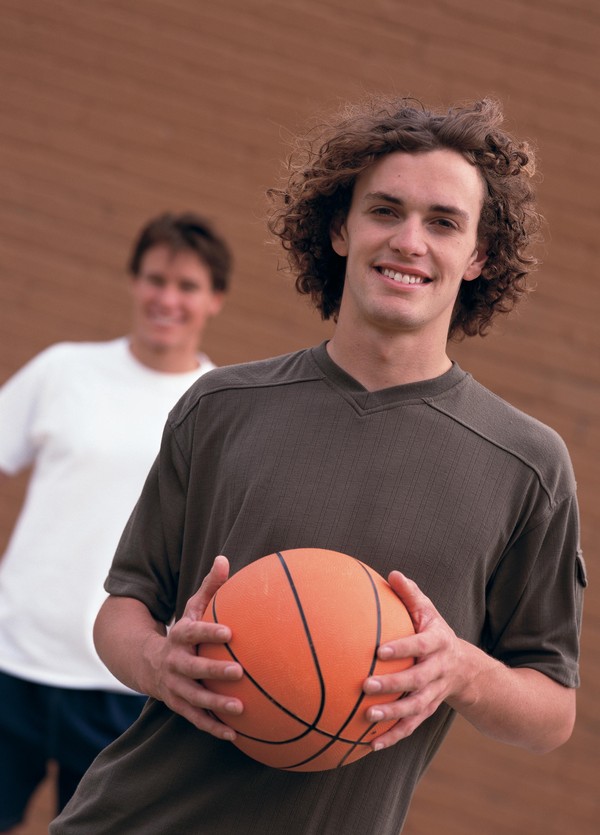 前卫少年图片-人物图 前卫 篮球 姿势,人物,前卫