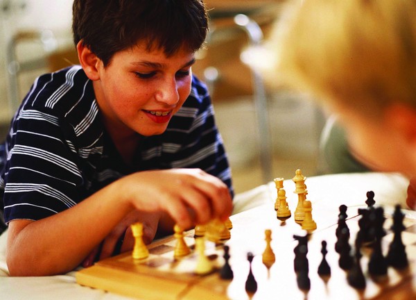 今日儿童图片-儿童图 下棋 开发 智力,儿童,今日