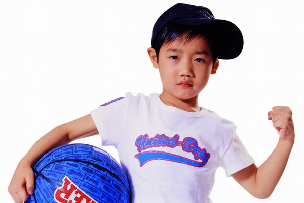 儿童表情图片-儿童图+篮球