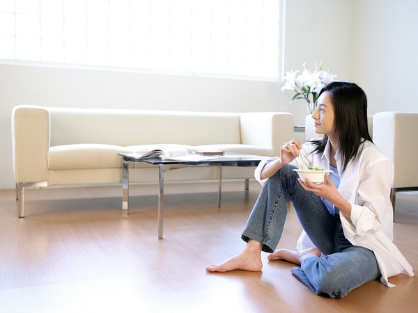 <em>女性</em>居家休闲<em>图片</em>-<em>生活</em>图 光脚,<em>生活</em>,<em>女性</em>居家