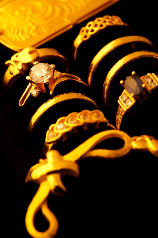 时尚奢华珠宝图片-静物图 黄金 手圈 奢华,静物