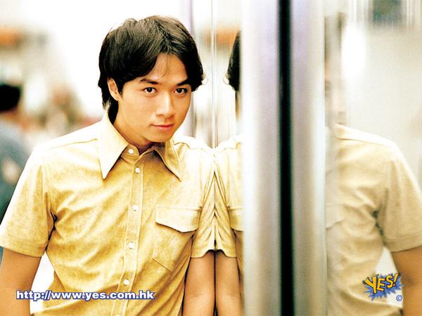 男明星图片-人物图 <em>男生</em> 发型 <em>中分</em> 短衬衫 造玻