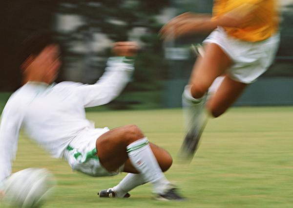 足球图片-运动图 犯规 撞人 倒地,运动,足球