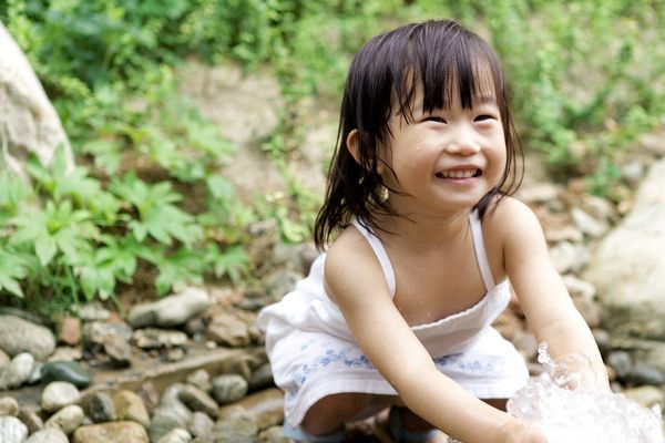 乡村 小河旁 戏水 大自然 空气新鲜 儿童玩耍-儿童教育-儿童教育篇,儿