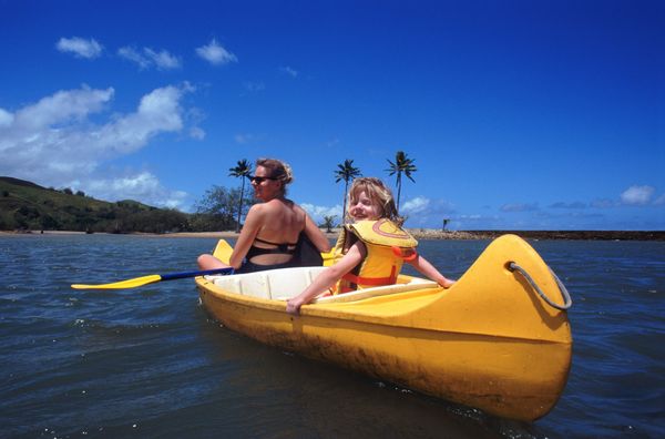 野外风光图片-自然风景图 快乐母女 划小船 开心大笑,自然风景,野外风光